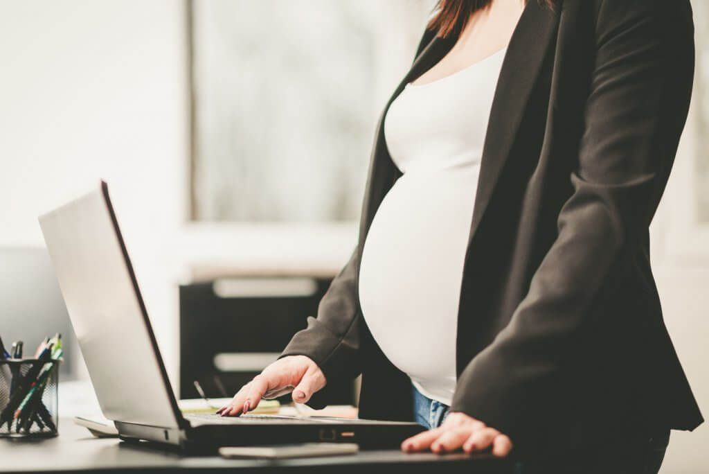 Gestantes podem voltar ao trabalho presencial se vacinadas