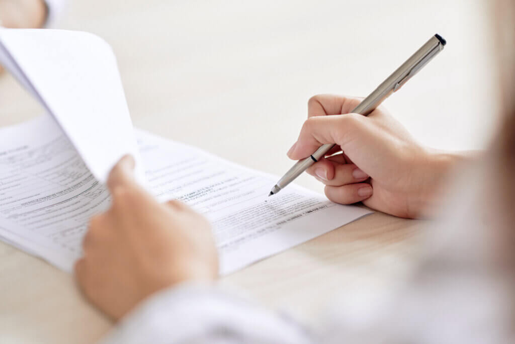 Contrato de trabalho: quais são os tipos e como usar na farmácia?