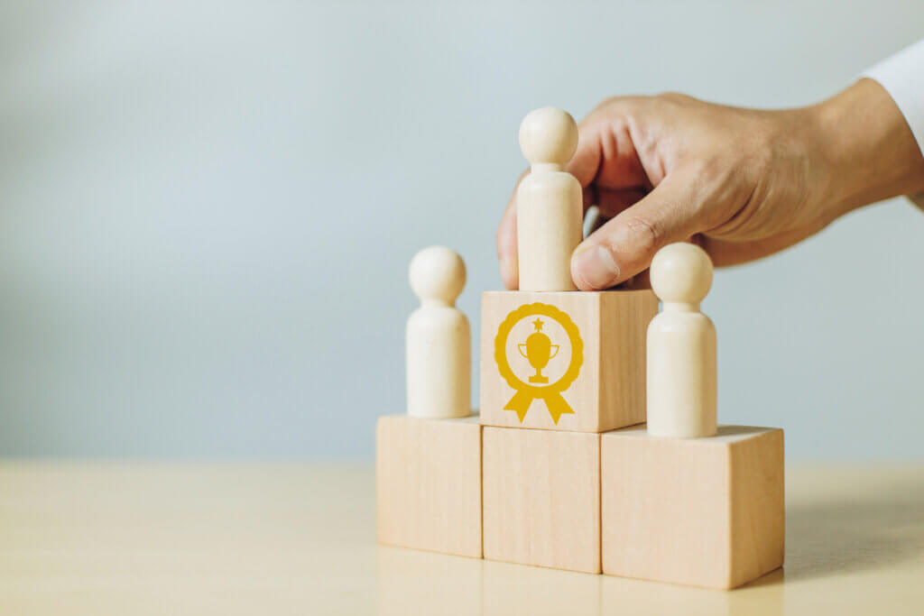 Pagar premiação pode ser mais vantajoso que pagar comissão