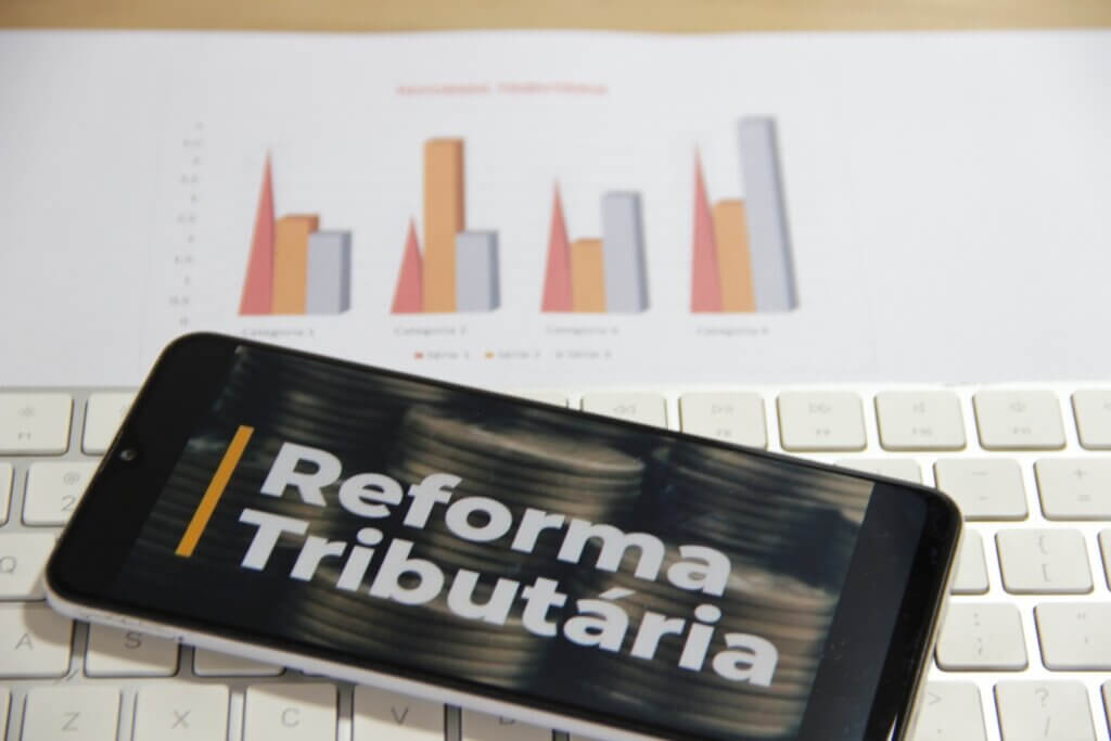 Reforma Tributária é tema de live exclusiva para clientes da Farma Contábil